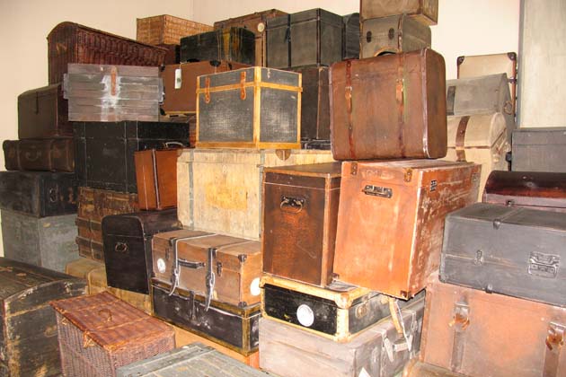 Viele alte Koffer und Taschen aus dem Rundgang des Auswandererhauses Bremerhaven.