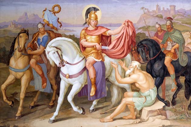 Sankt Martin sitzt als Soldat auf einem Pferd und teilt seinen Mantel für den armen Bettler.