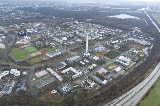 Luftaufnahme vom Bremer Fallturm (ZARM) und vom umliegenden Campus.