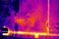 Wärmebilder mit der Infrarotkamera liefern eindeutig Beschädigungen am Wärmenetz
